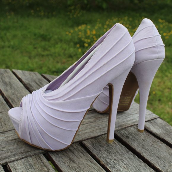 Heels - Picture 1 of 2